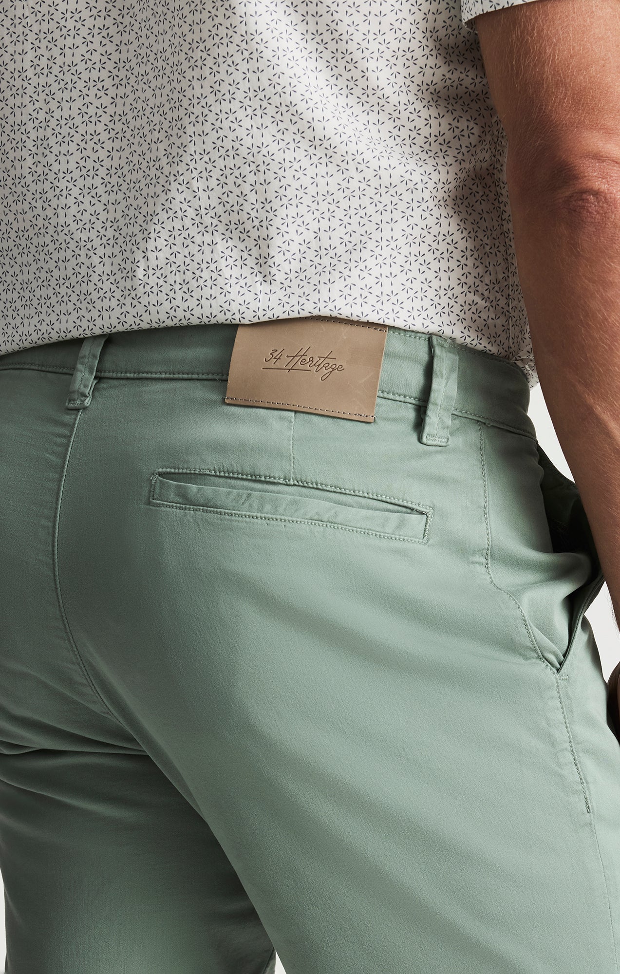 Arizona Slim Shorts In Iceberg Green Twill - Image 4