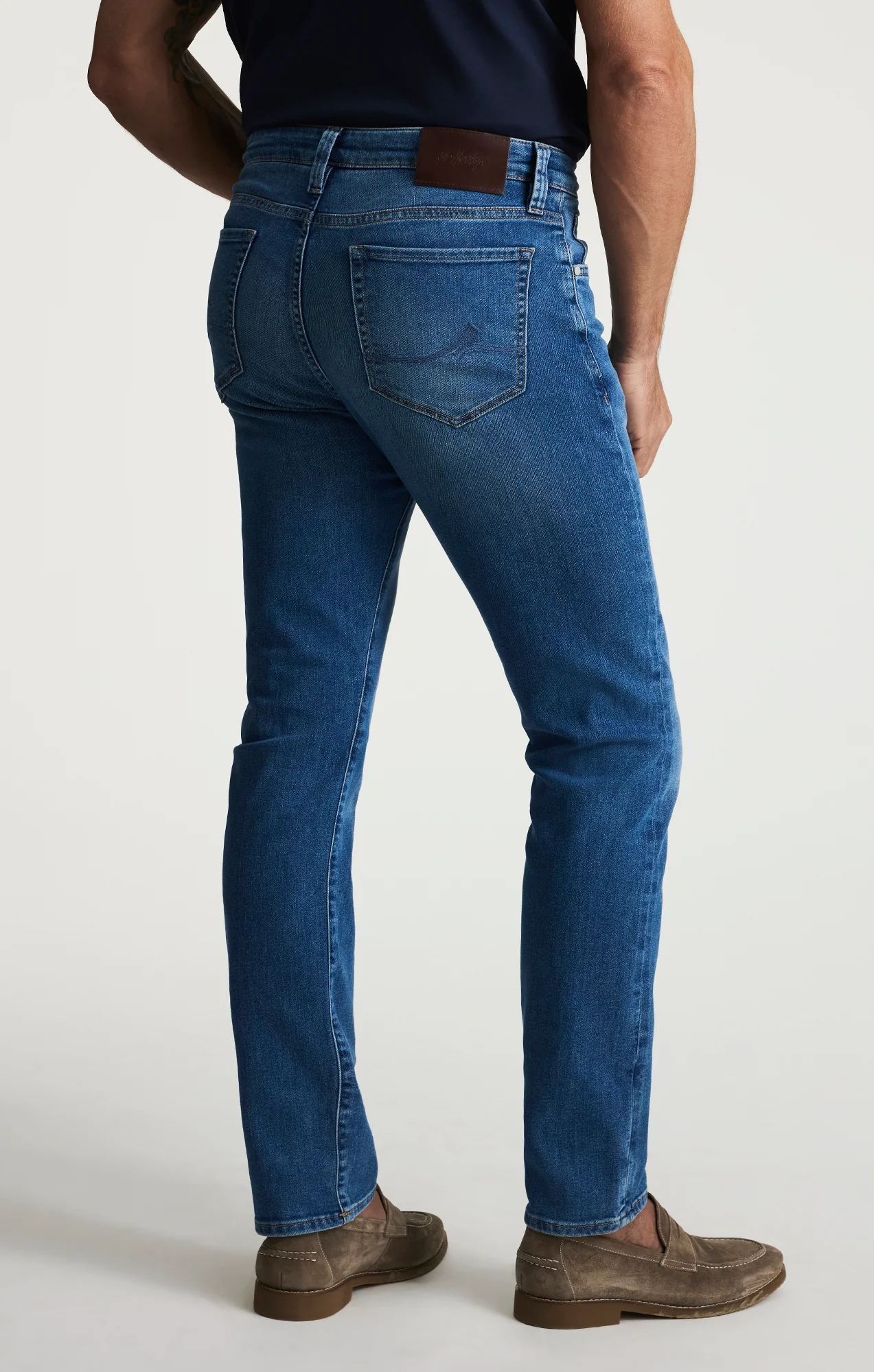 Courage Straight Leg Jeans In Mid Brushed Aerodenim - Image 3
