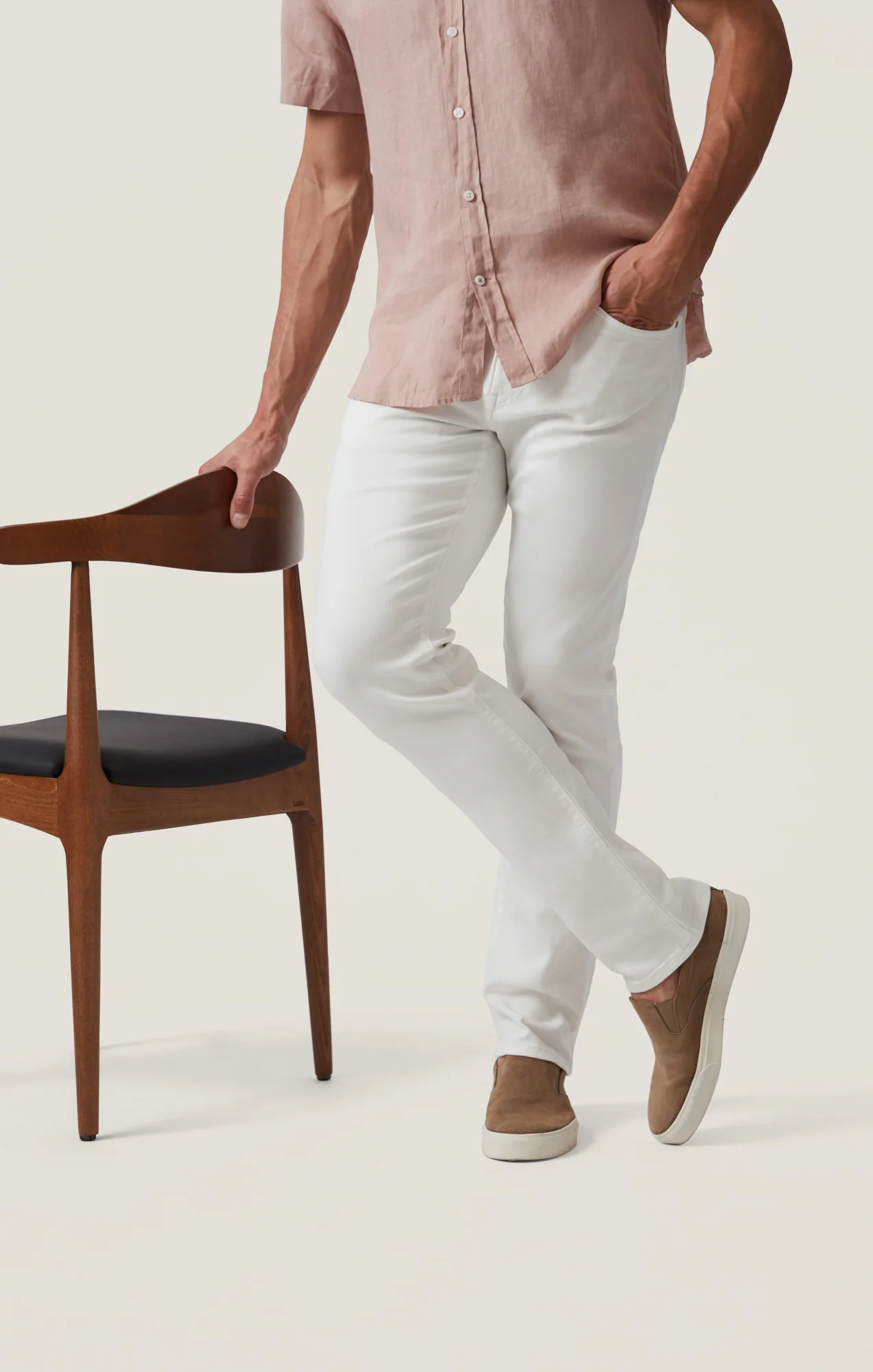 Courage Straight Leg Jeans in White Urban - Image 6