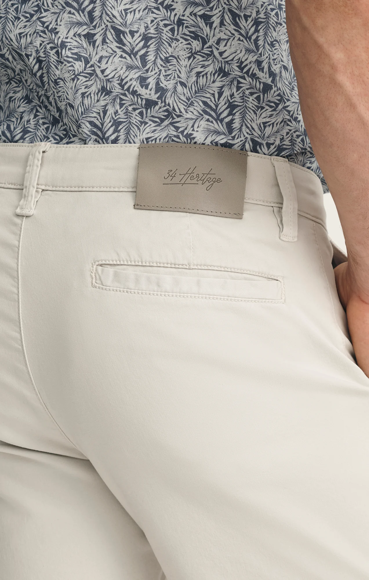 Hampton Classic Shorts In Glacier Twill - Image 4