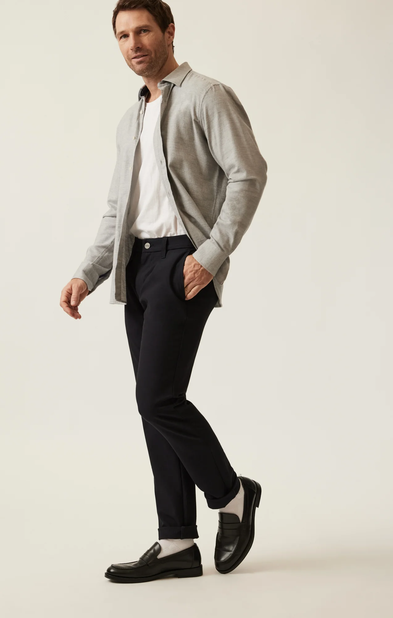 Lucca Pleated Leg Chino Pants In Navy Supreme - Image 5
