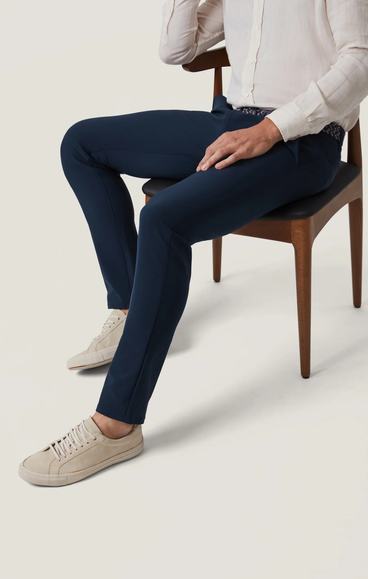 Verona Straight Leg Chino Pants In Navy Commuter Luxe - Image 5